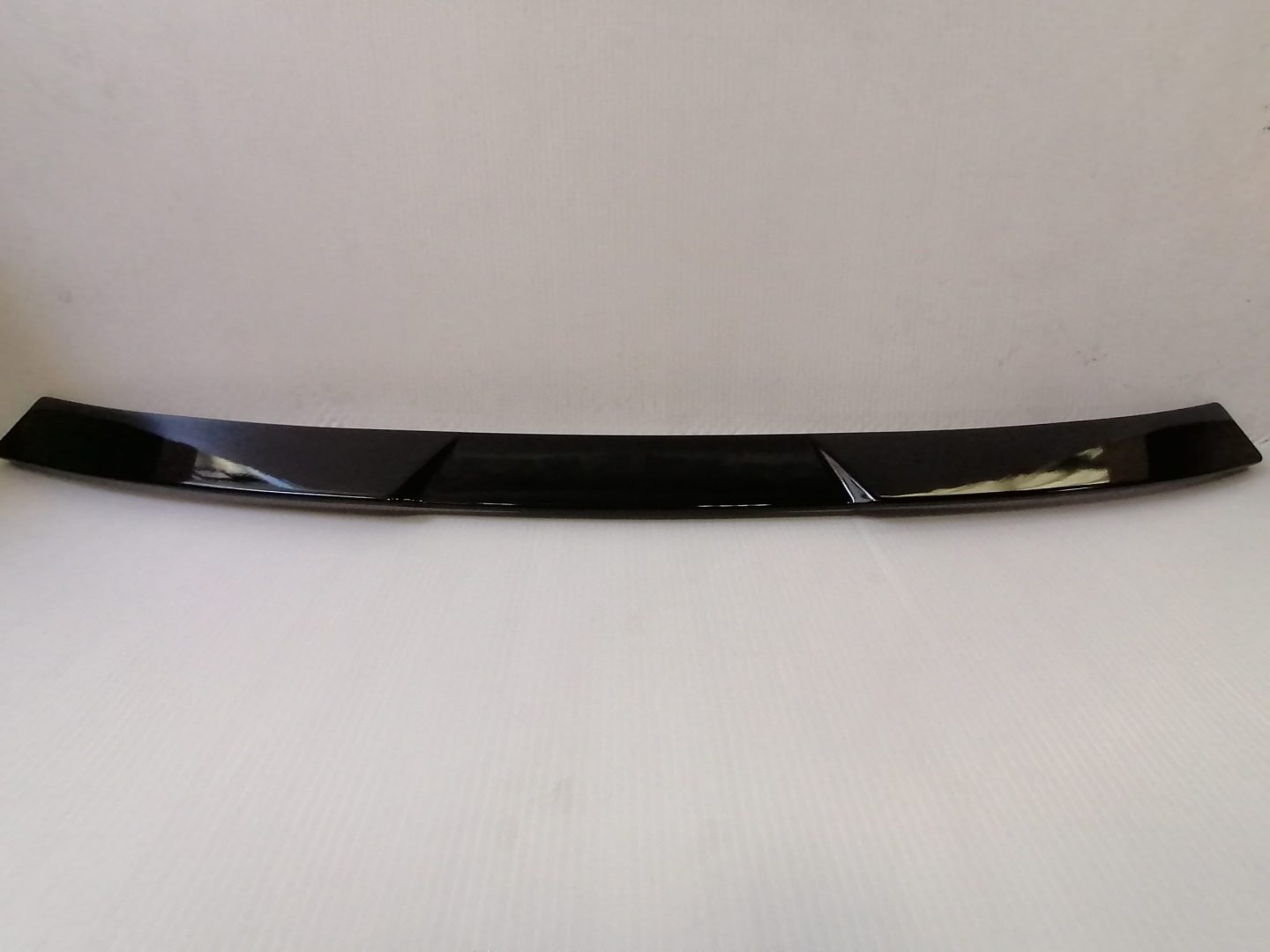 Takaikkunan ilppa A4 B8 sedan kiiltävän musta